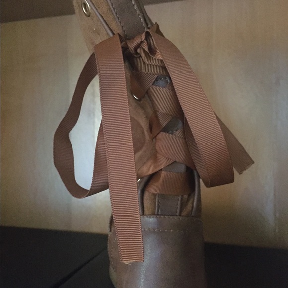 Warm Boots - Picture 2 of 3